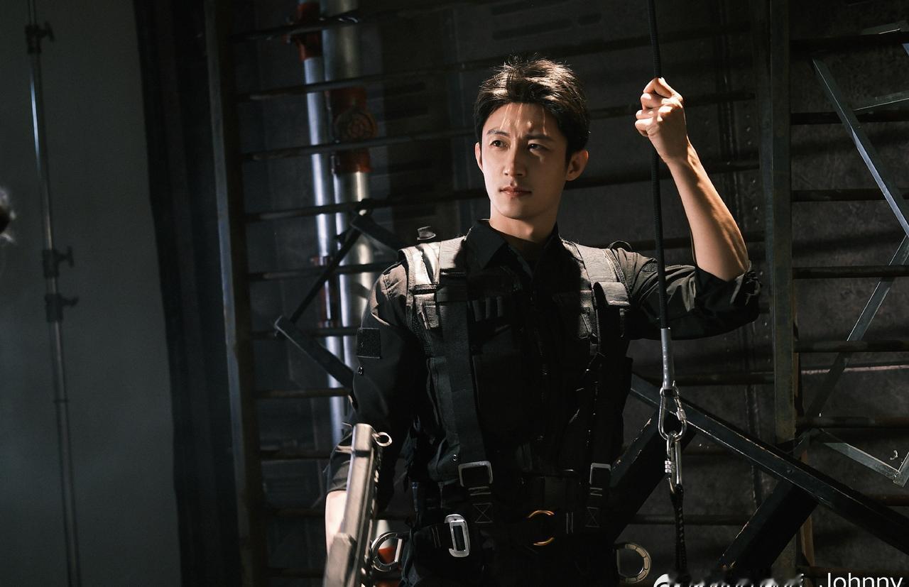 剧集明川有知夏 黄景瑜厉泽川 
正义凛然，步履坚定，黄景瑜与厉泽川双向奔赴，静待