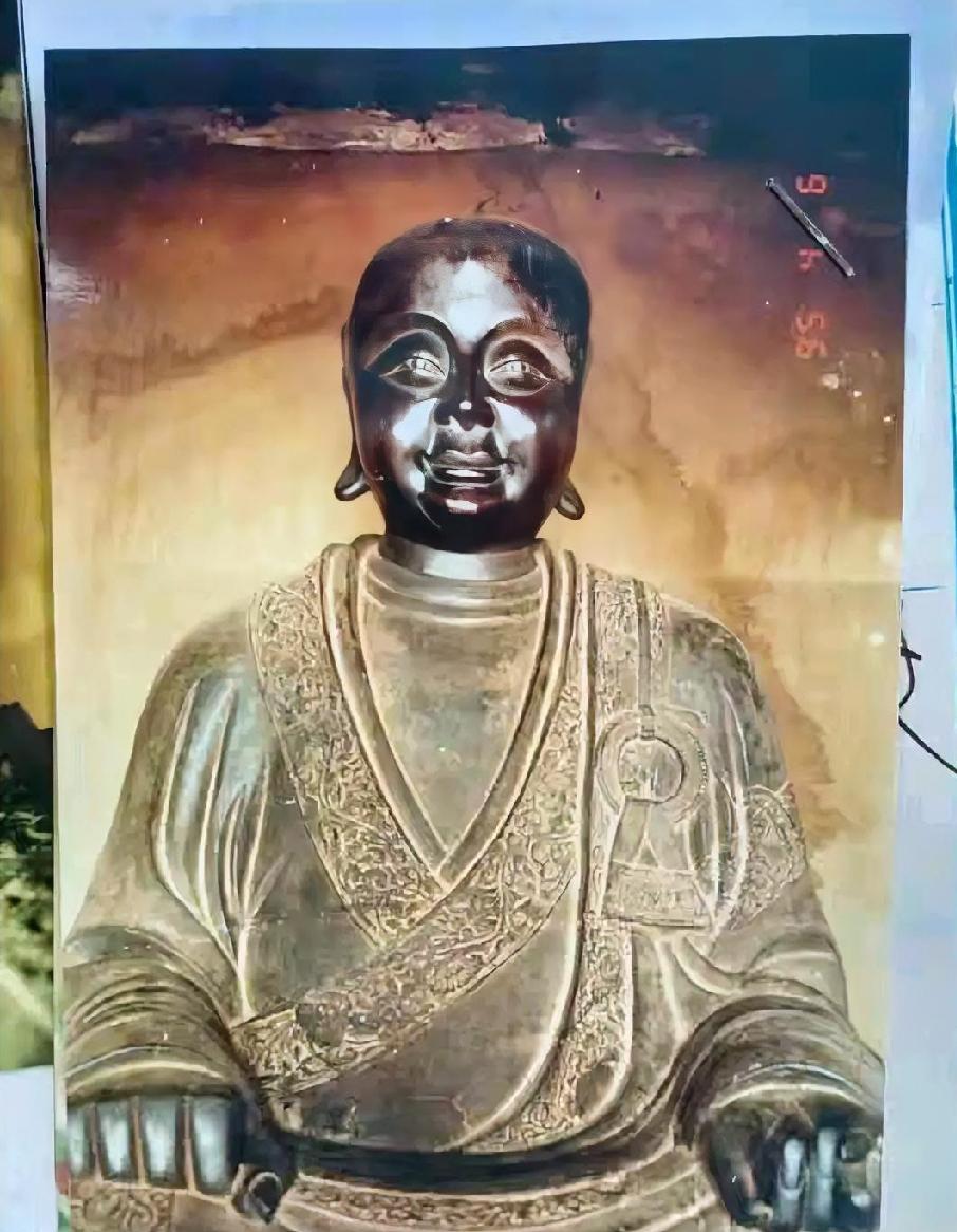 “必须严查！”北京，游客在一民间博物馆游览，发现展出的一尊铜像，竟然很像是20多