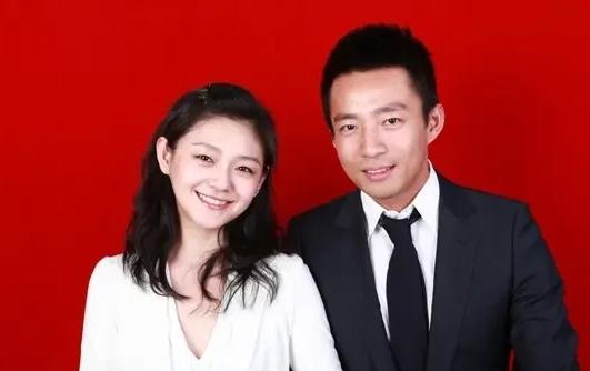 我觉得汪就是没有长大的男生，好像男的成熟比较晚一些，他和她两个人对待感情很拧巴，