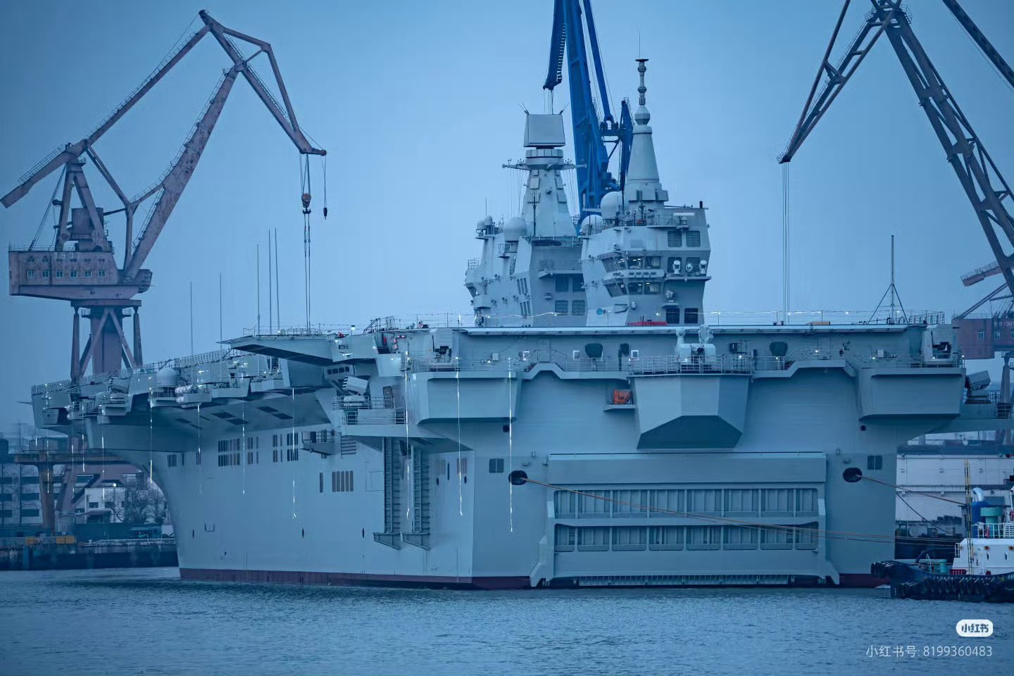 076越看越喜欢！前天正脸照网页链接，今天就来一个标准的屁股照。中国海军076烽