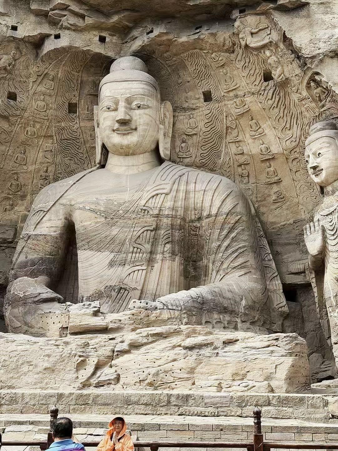 云冈石窟是北魏王朝的“石头史书”，每一刀都镌刻着王朝野心与文明交融。

1️⃣*
