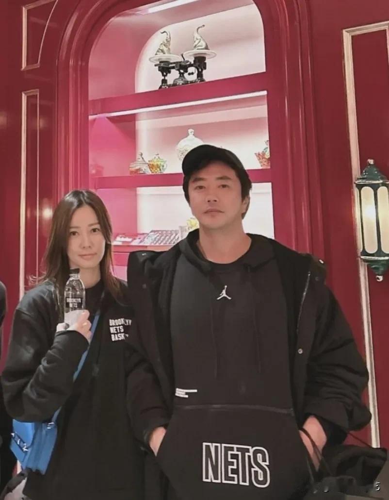 28日，演员权相佑的妻子孙泰英在自己的Instagram上上传了多张照片。公开的