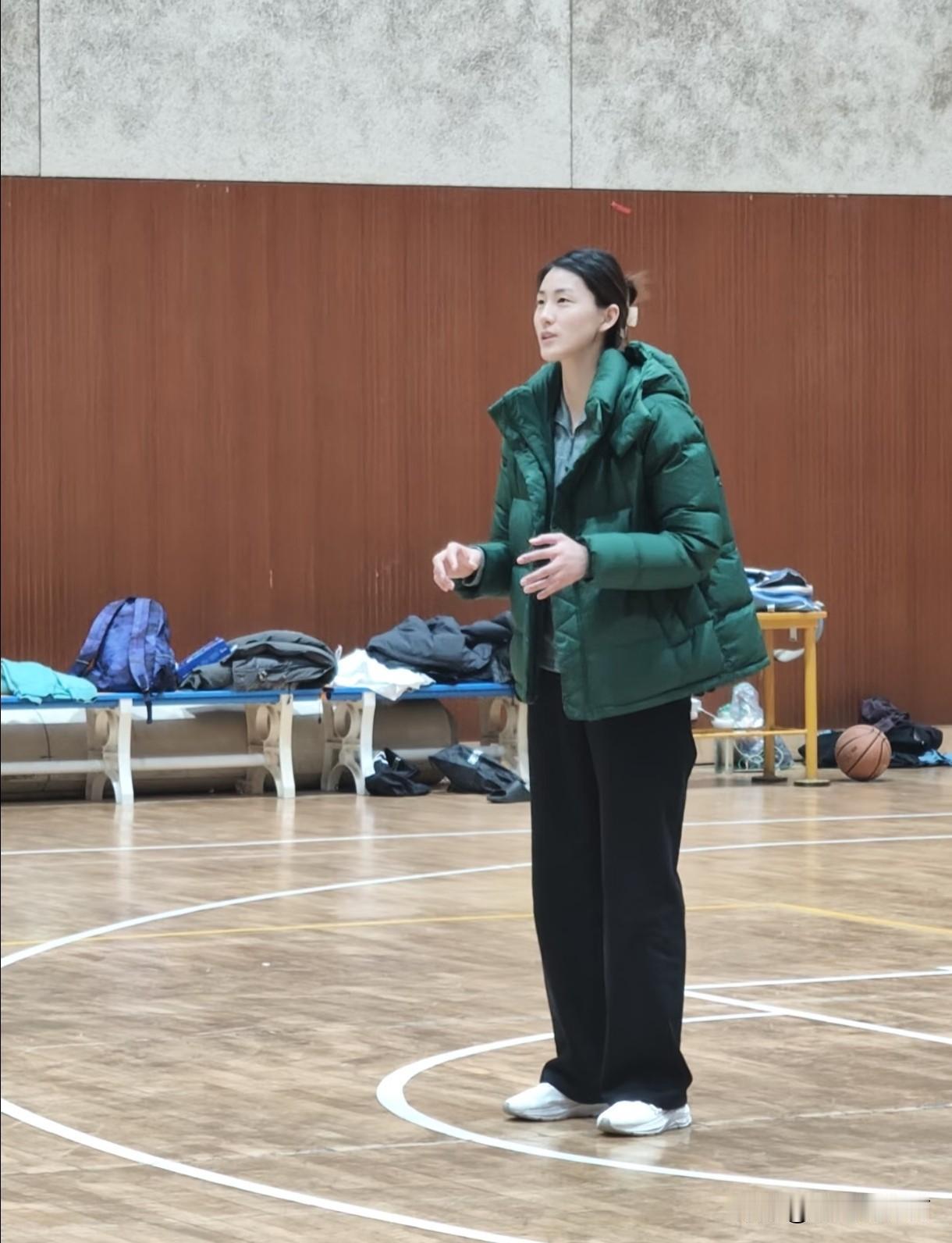 刁琳宇如此敬业。为了夺取全运会冠军，她伤愈复出后没有休息，全身心投入队伍的训练备