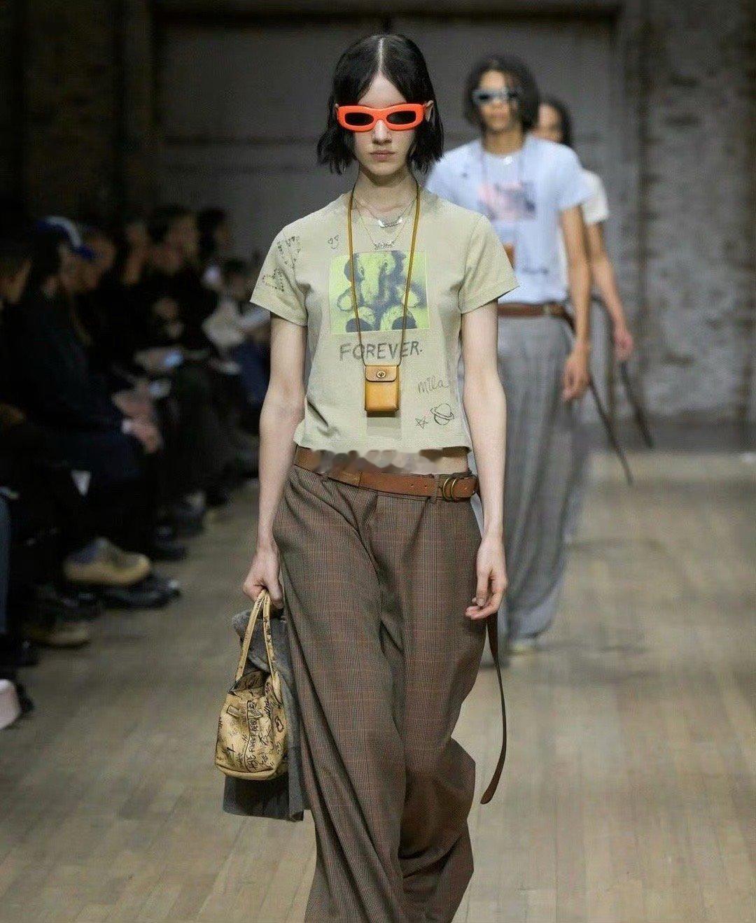 纽约时装周｜Coach Fall 2025 系列带来了更年轻更自由的气息，在看似