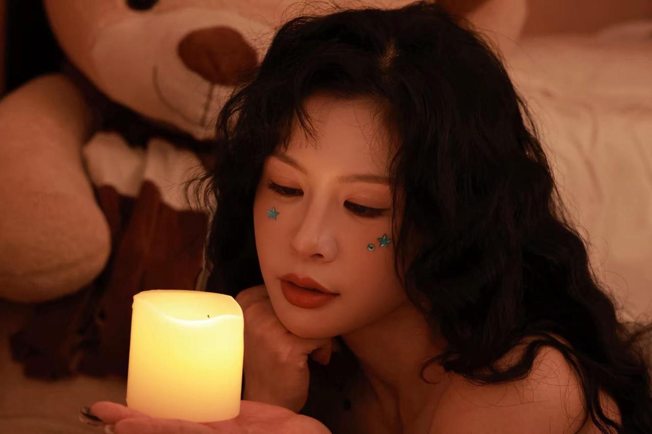 你知道你和星星的区别吗？星星点亮了黑夜  而你点亮了我Calm looks go