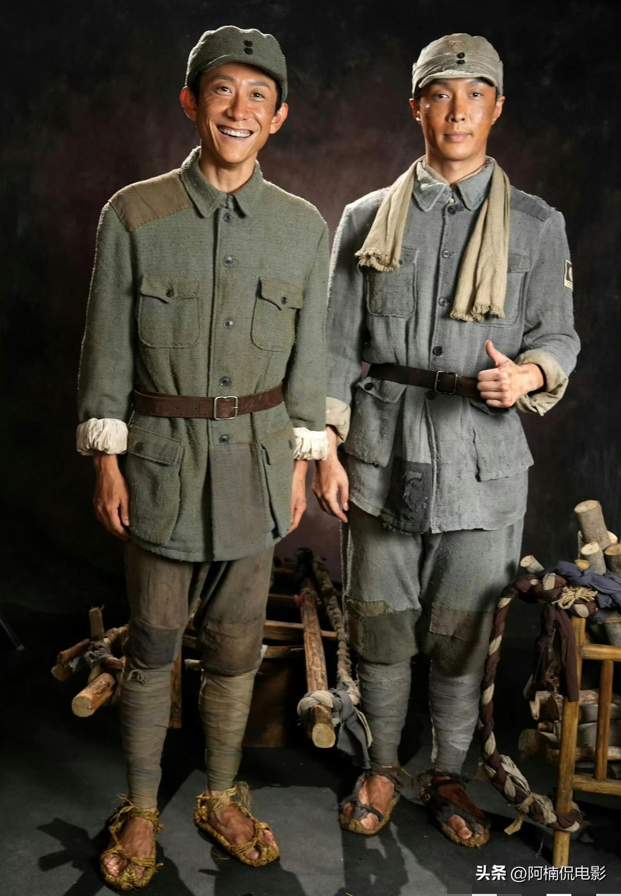 电影《绽放》首度释出张一山、张艺兴全套角色定妆照，服化道还原年代质感，粗布军装、