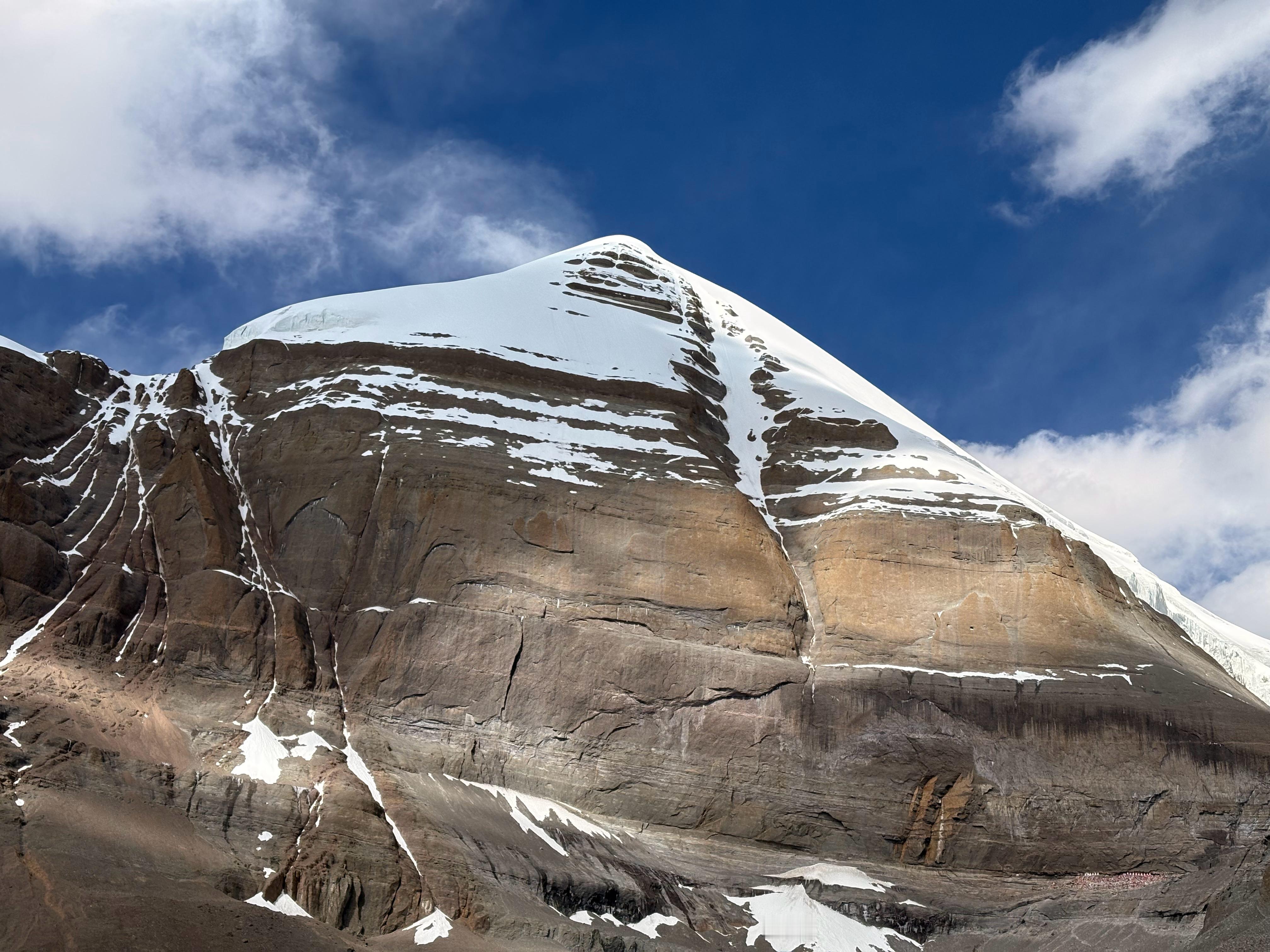 我背着我奸诈的蒙古族老哥的辎重，花了800块钱找了一个车给我们开到了色隆寺。我没