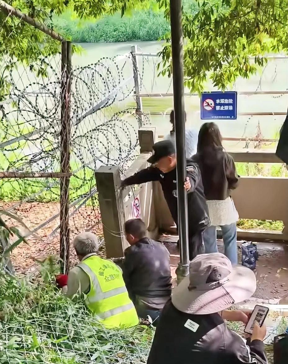 完了，完了，
草新社、树透社、河坐社要“下岗”了，
国乒封训基地河对面的路被封起