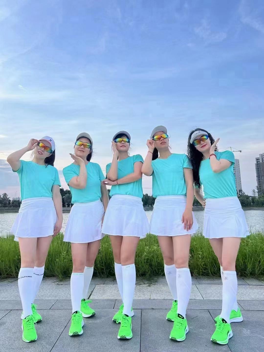 运动不挑年龄，就像岁月从不败美人。
欢迎欧宝来的粉丝们戴欧宝来眼镜返图~