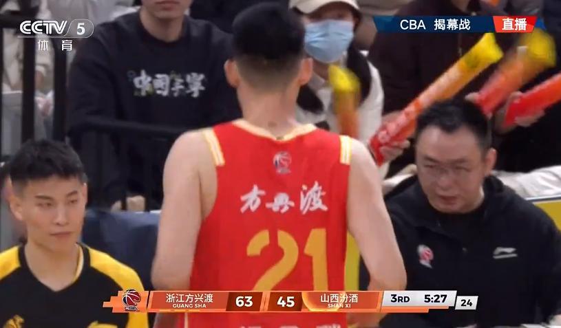 山西队多让法耶打打会比较好吧~~这内线几个人真的。。。。。。防守没有法耶好，进攻