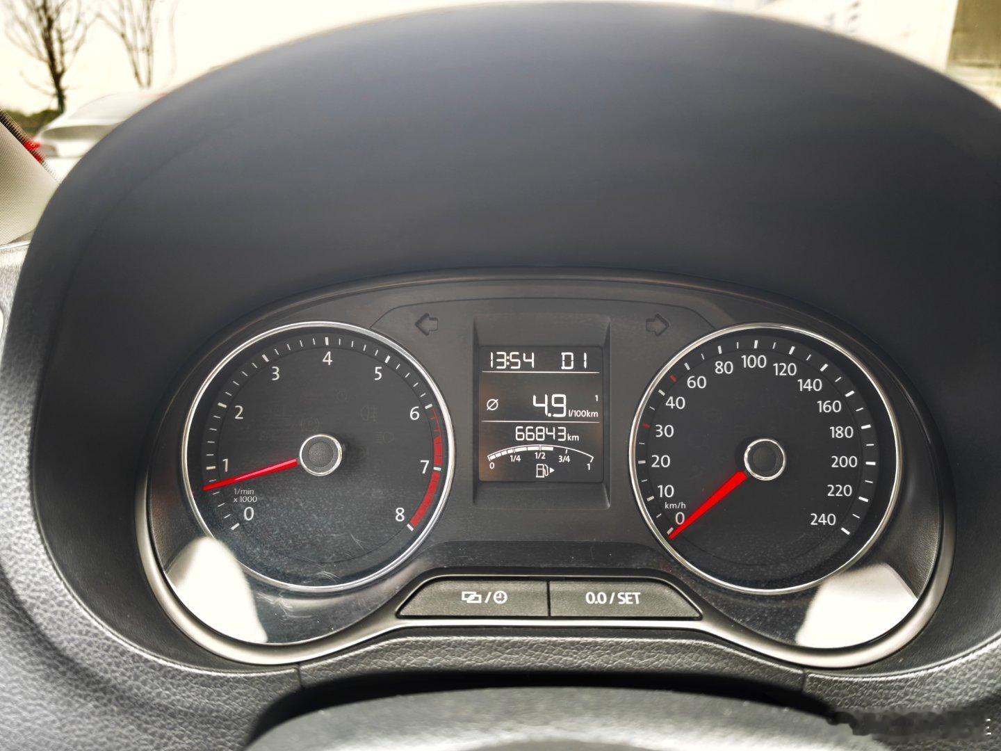 从家到公司 22公里的平均油耗 1.6的polo  而且我开的比较激进 这个水平