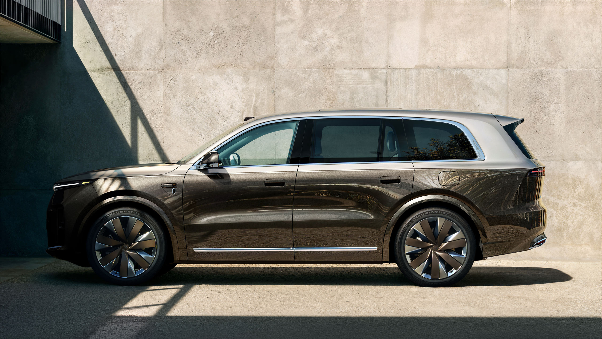 全新一代理想L9官宣，二季度发布，顶配售价55.98万2月6日，理想汽车创始人李