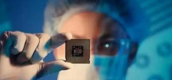 中国刚取消2550亿的芯片订单，欧美那边的光刻机就纷纷停工，现在轮到他们犯愁了：