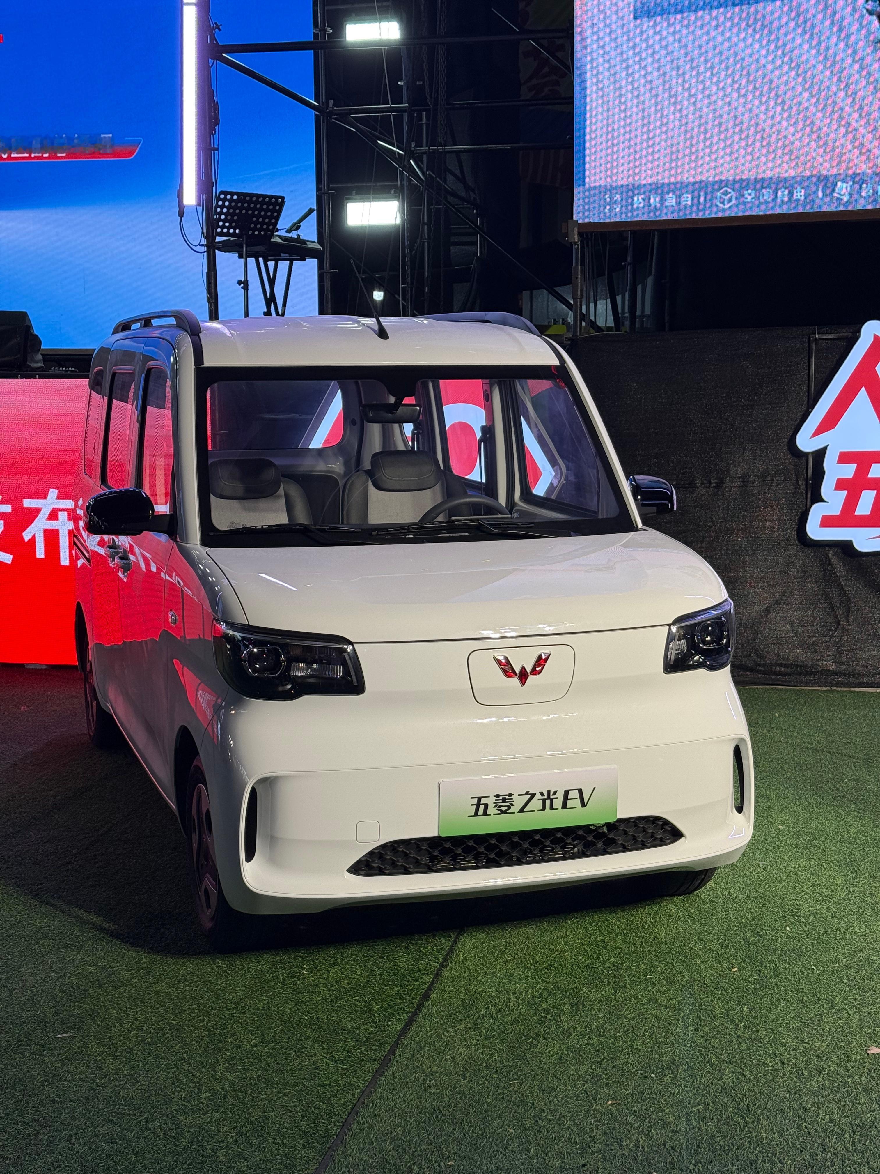 车盟快讯：今晚，五菱之光EV 305km进取型正式上市，新车官方指导价为5.78