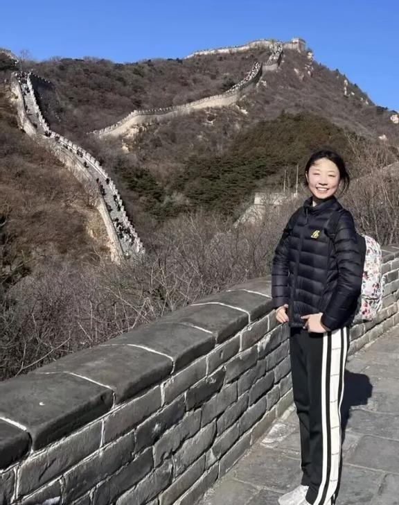 湖南女孩陈欣妍八达岭长城朗诵诗，感动全网
近日，湖南女孩陈欣妍
跨越1700公里