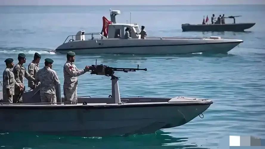 一觉醒来伊朗亮出另一张王牌，可能切断霍尔木兹海峡的海底光缆！
一旦光缆被切除，后