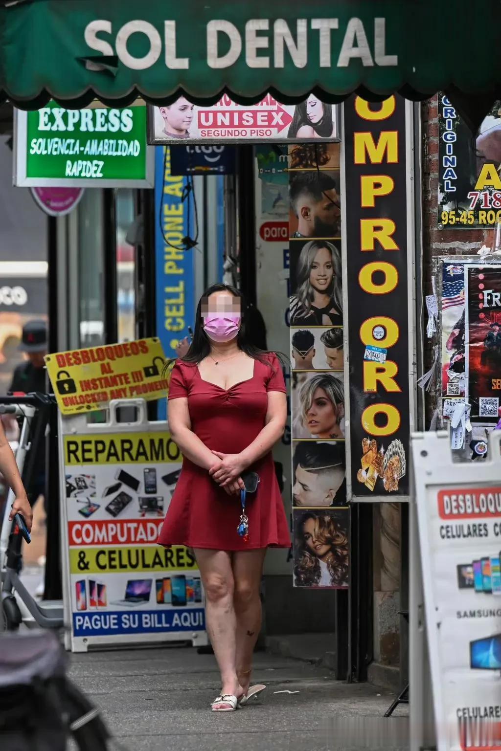 美媒暗访：美国纽约皇后区科罗纳一条街道，
该街道最近出了名成为“红灯区”，每天都