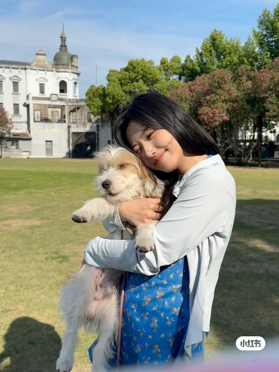 卢昱晓  🌷卢昱晓折月亮🌷卢昱晓云厘“不似玫瑰何惧凋零  不似凡人何惧恶意”