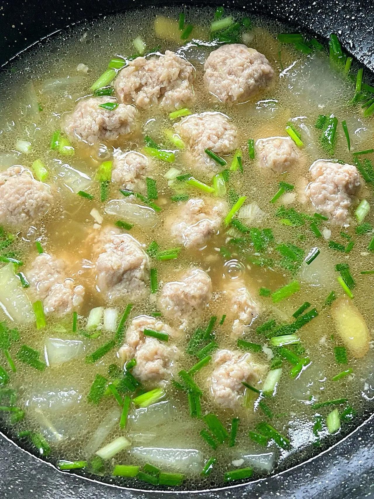 汤鲜味美!巨好喝的冬瓜肉丸汤教程来咯！
      今天给大家分享一道营养又美味