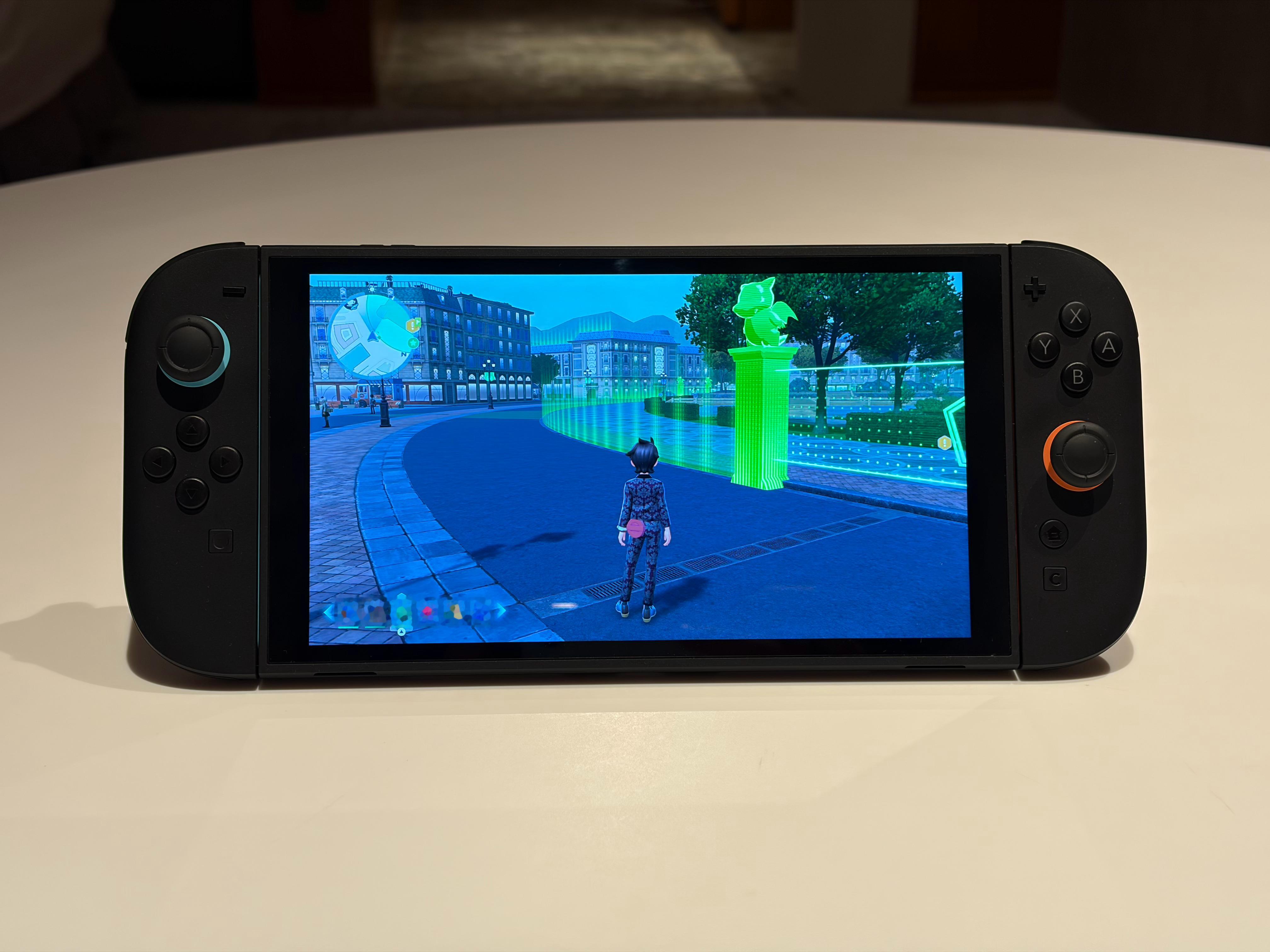 不得不说 Switch 这个设计即使这么多年过去了，依然觉得真的很聪明：自带支架