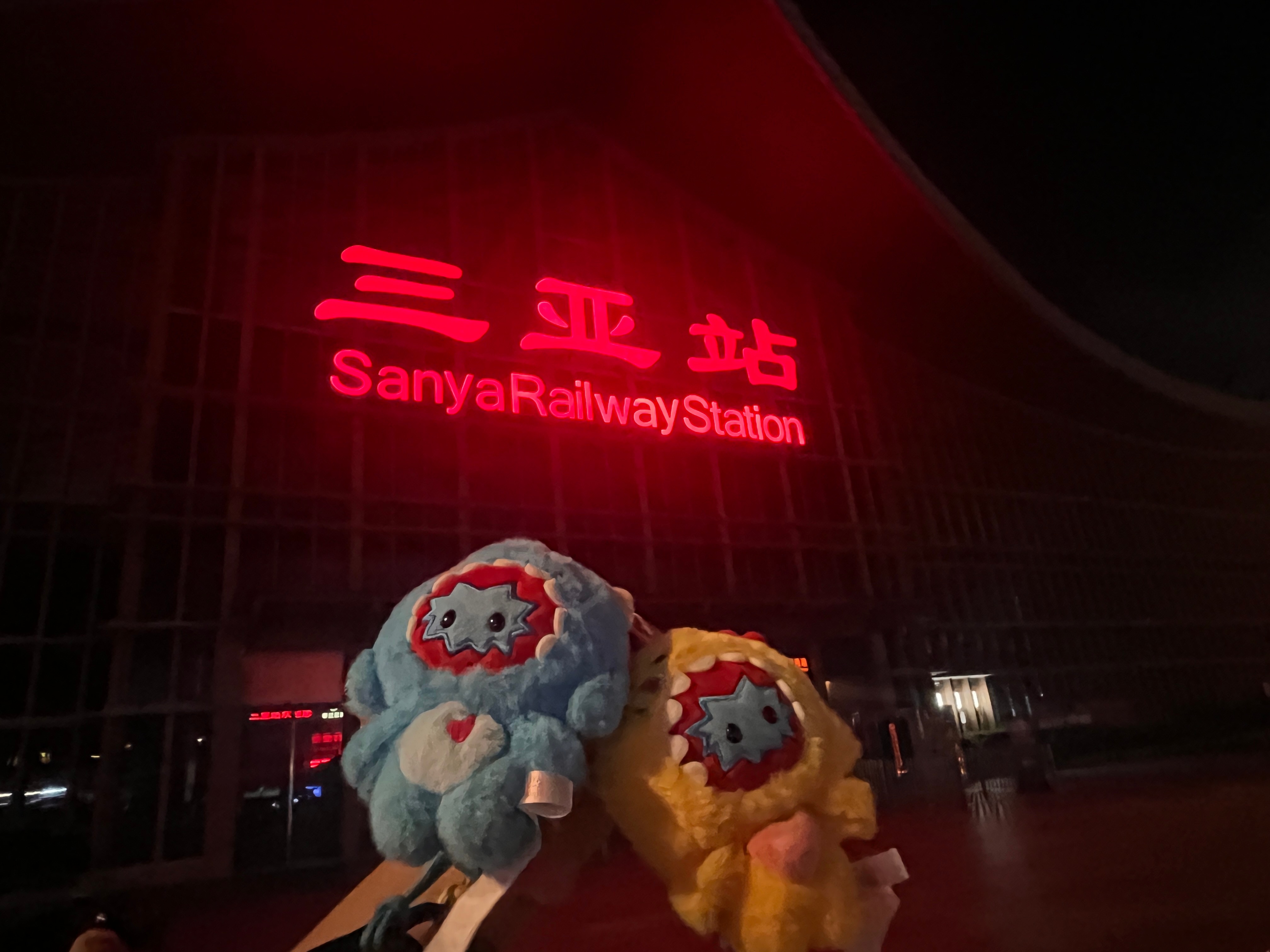 陈楚生0725生日快乐愿往后岁岁无拘无束，自在歌唱，永远被海风与温柔包围，唱自己