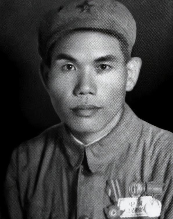 1955年，四野资深旅长王化一，授少校军衔后，转身对组织干事，苦笑道："太丢脸了