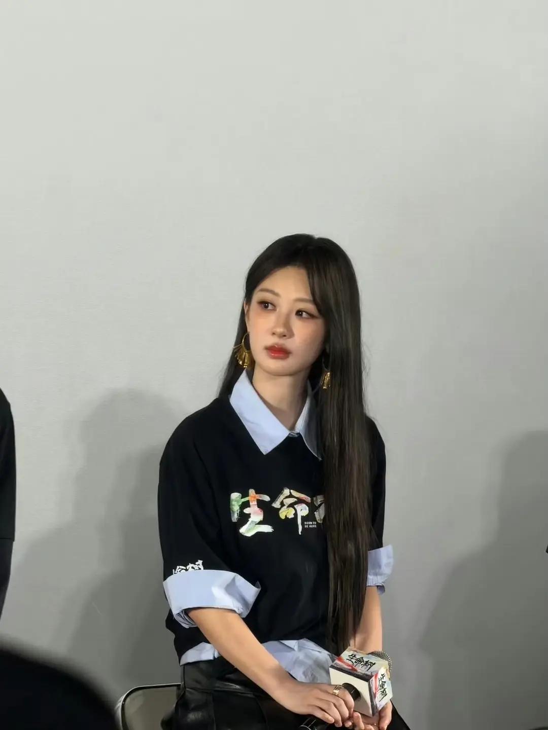 杨紫《生命树》剧宣，黑长直状态真好！

这部剧开播真的要追一追，从题材来看，以往