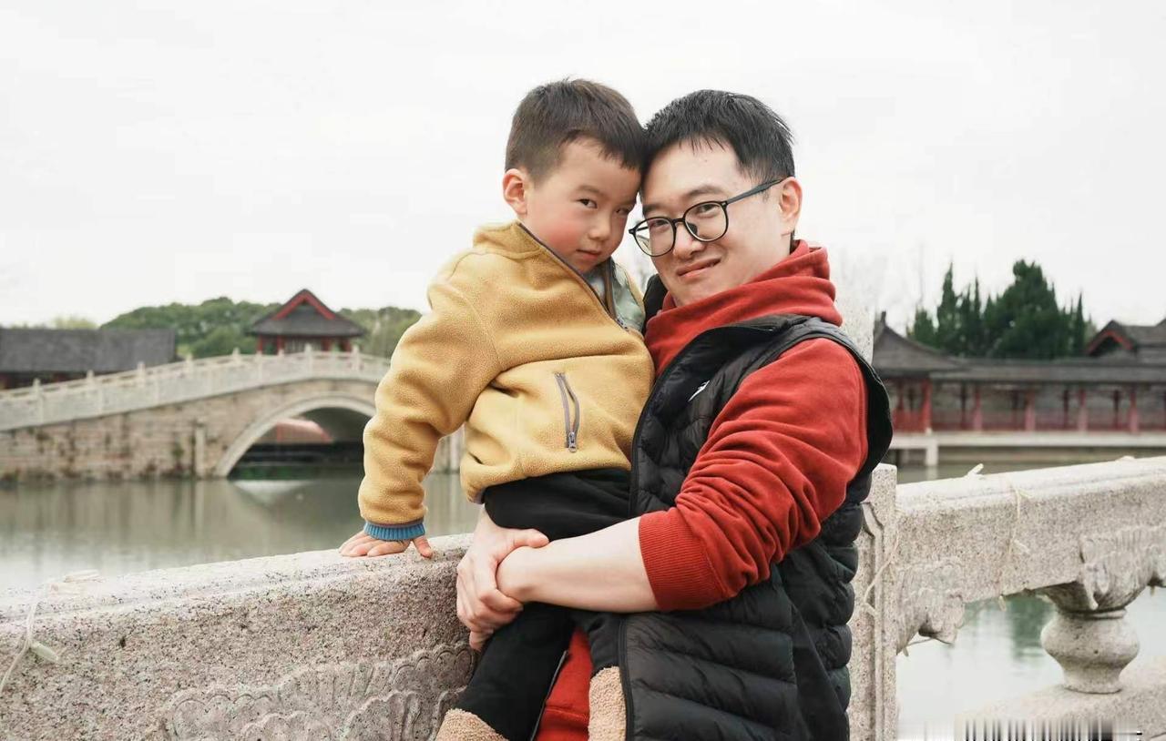 烫伤没破皮，

他急得直拍桌子

医生说不严重，他觉得被糊弄；

最后真感染了，