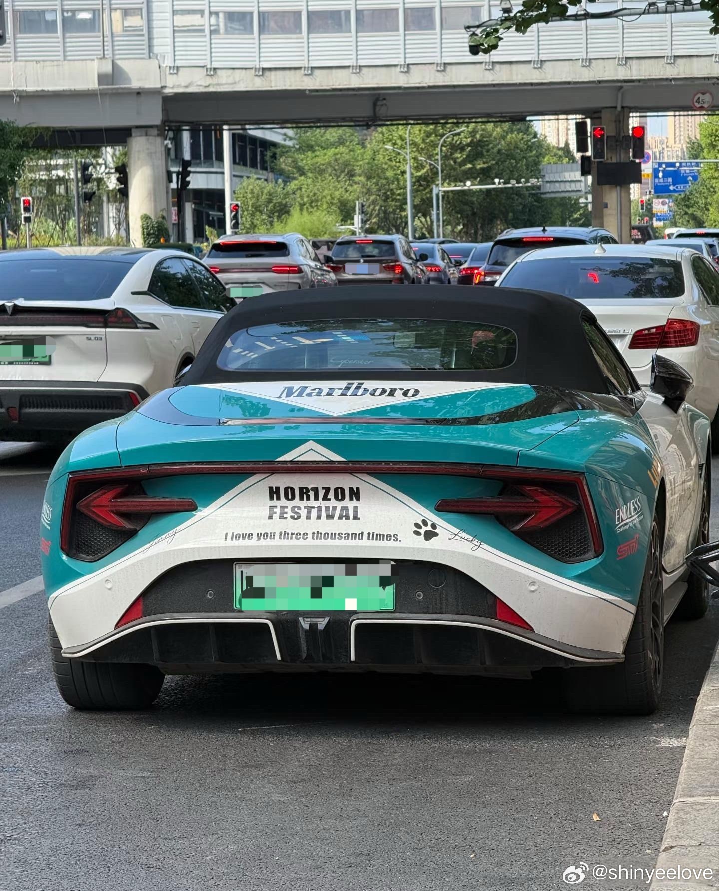 这是啥车啊？看起来挺拉风的 