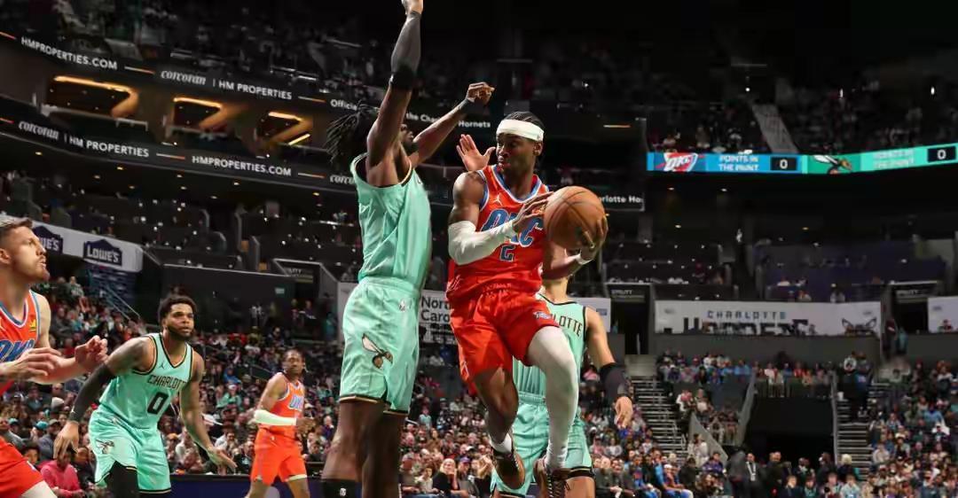 **黄蜂新星闪耀季前赛，克尼佩尔18分展现进攻天赋**

在今日结束的一场NBA