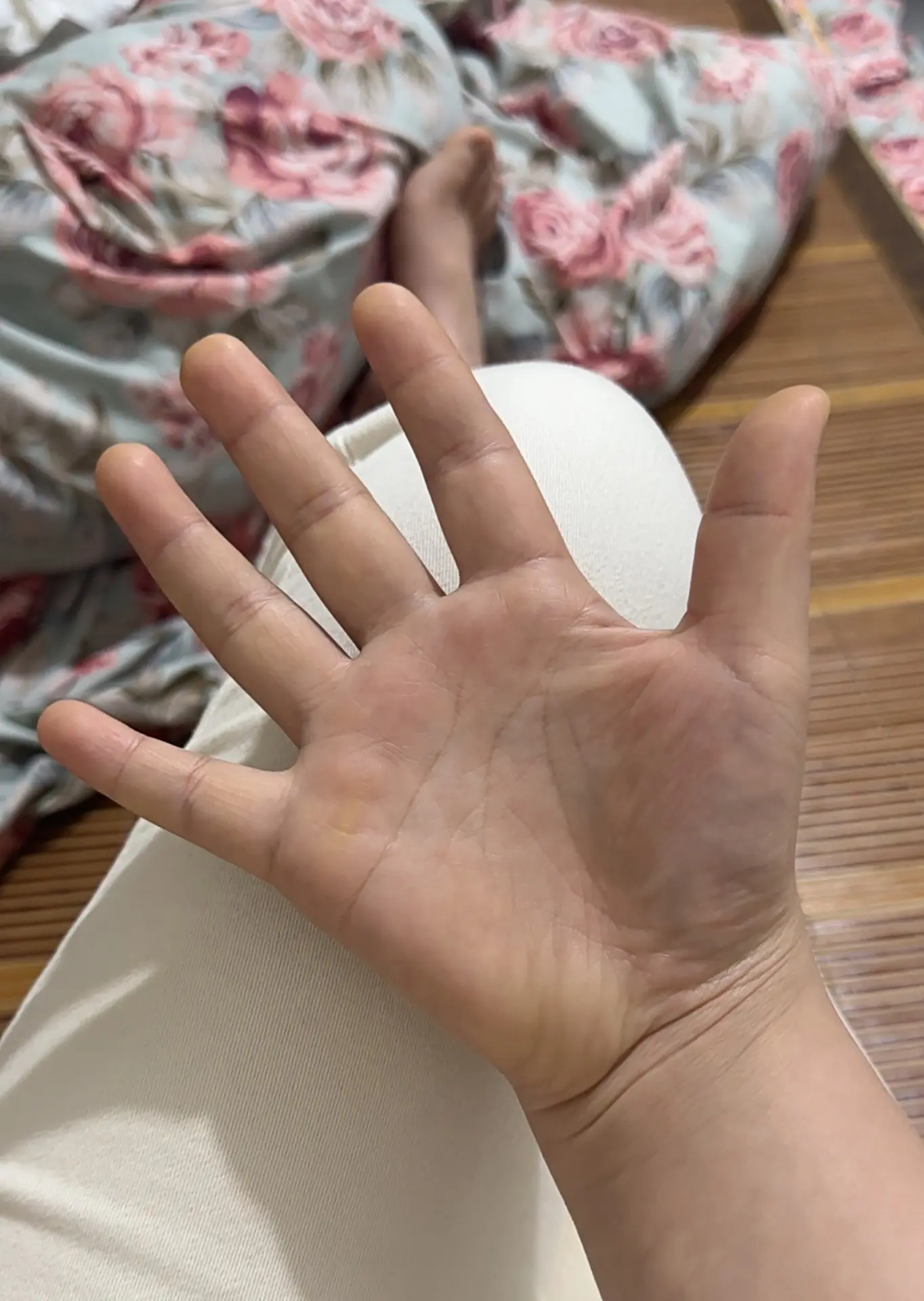 来一个看手相的解锁一下