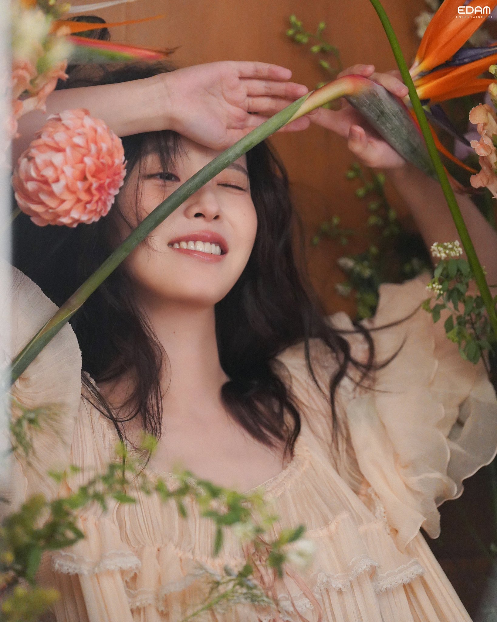 260407 IU官方更新幕后花絮图 