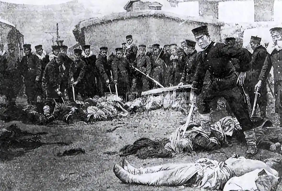 1894年，甲午战争期间，日军为了掩盖旅顺大屠杀的滔天罪行，花重金收买西方记者，