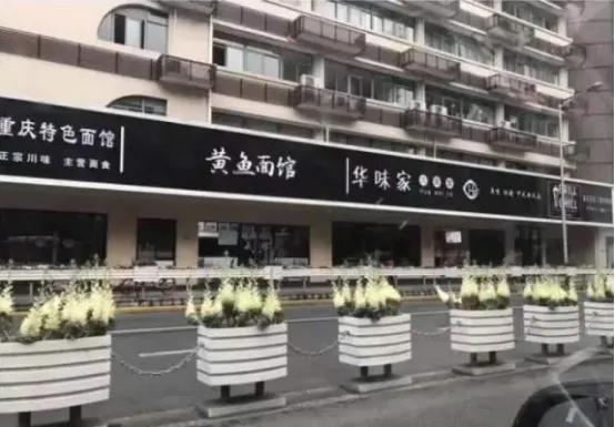 别再吐槽门头了，老家方言里有一不小心做错事叫“坏门头”，相当于贞节牌坊被自己推倒