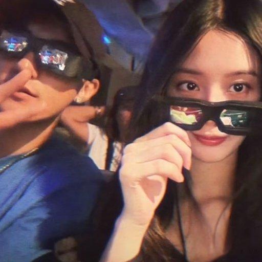 #徐艺洋秀恩爱黄子韬傻了#  发文秀恩爱，夸黄子韬“真会拍🎥，真会剪～[融化]