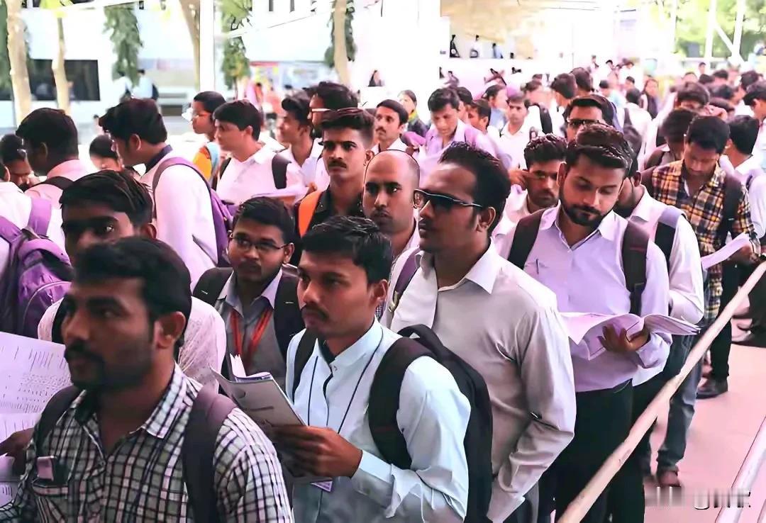 抢饭碗非法滞留.印度来华人数暴涨320%

近年来，咱们中国的门似乎越开越大，大