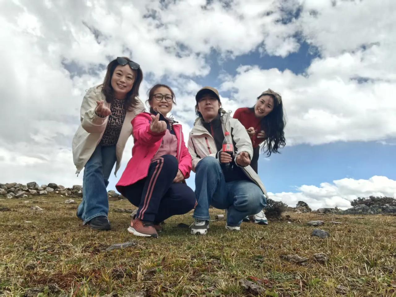 川西金秋: 从新都桥到格针松多的绚烂行旅
 
       周日午后的阳光，正把