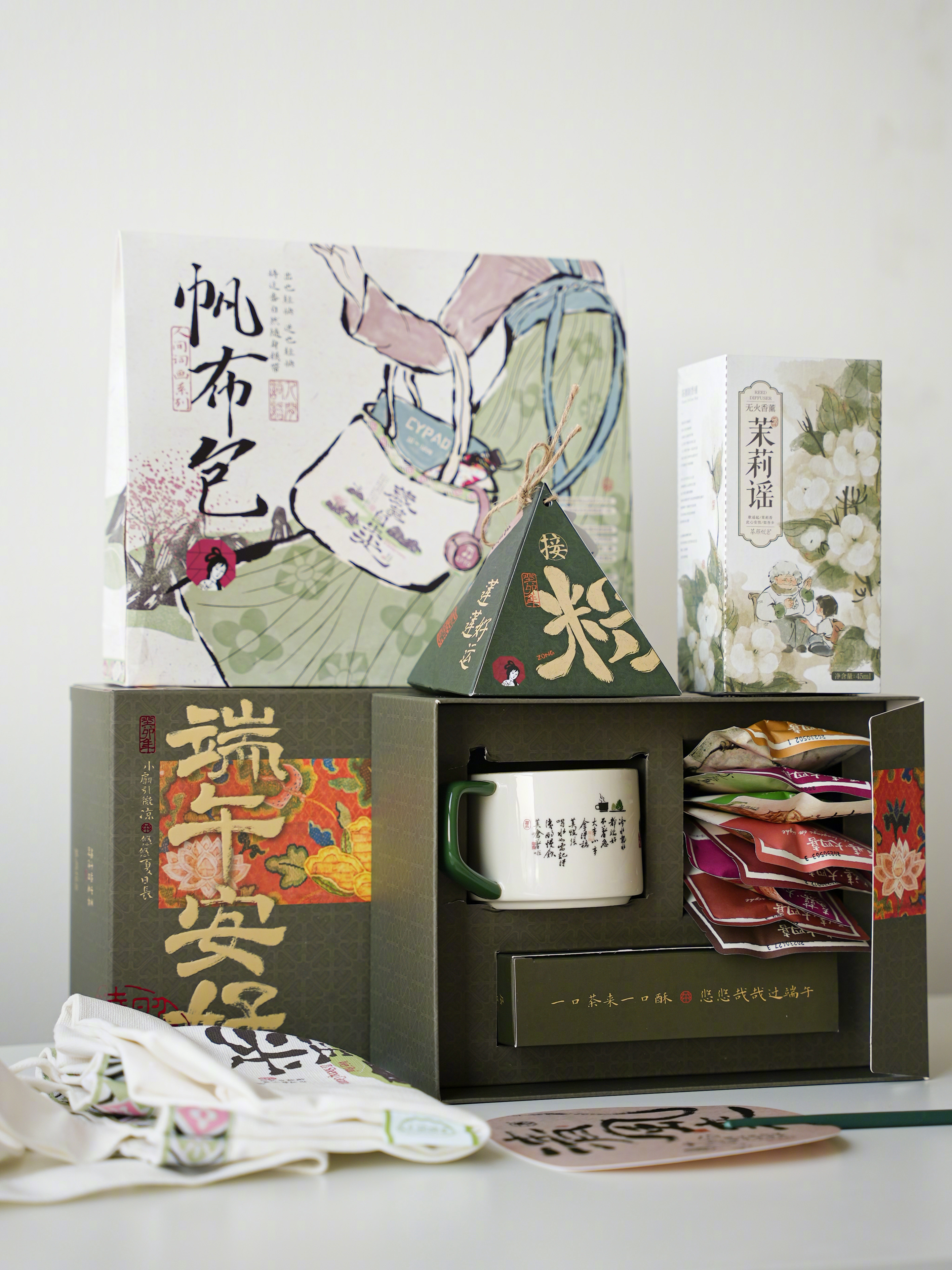 端午安康！收到好多礼盒，选出了6份完全不同风格的给大家，感觉粽子这种都是家人一起