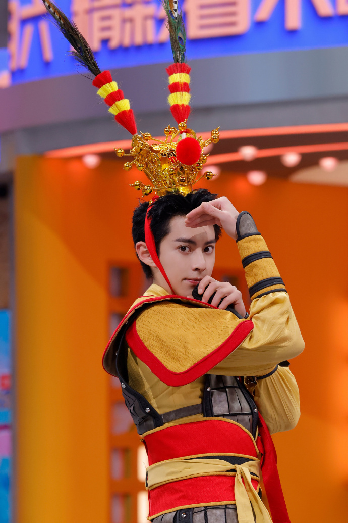 #王鹤棣也是闯进文旅赛道了#王鹤棣近期行程满满，仿佛化身为活力四射的“翻版达人”