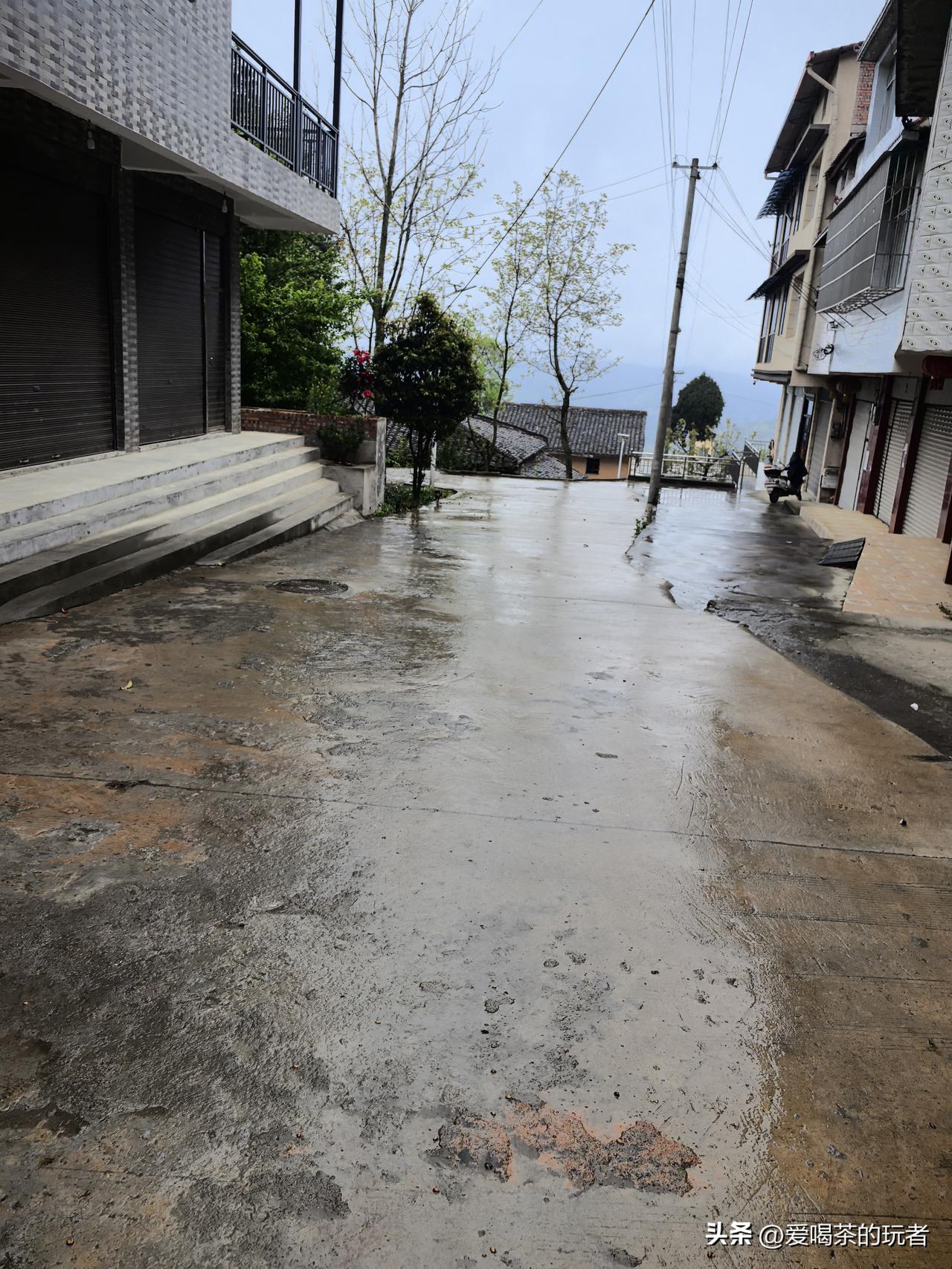 我们老家的场镇，以前在这里待了三年，读中学，以前学校有几百人，街上也热闹的很， 