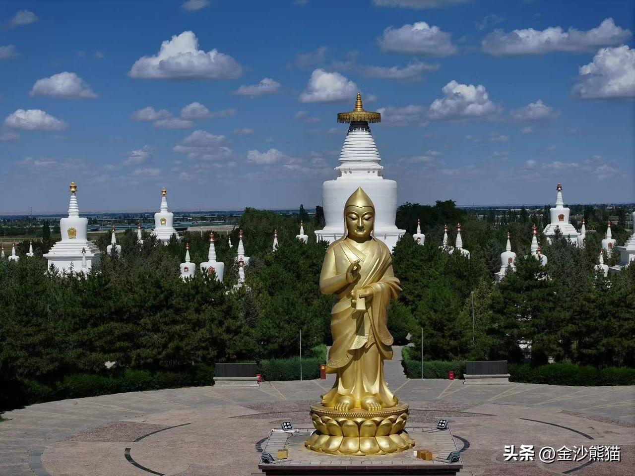 【白塔寺遗址·凉州会盟纪念馆】
漫步在白塔寺遗址，仿佛能听到七百多年前的历史回响