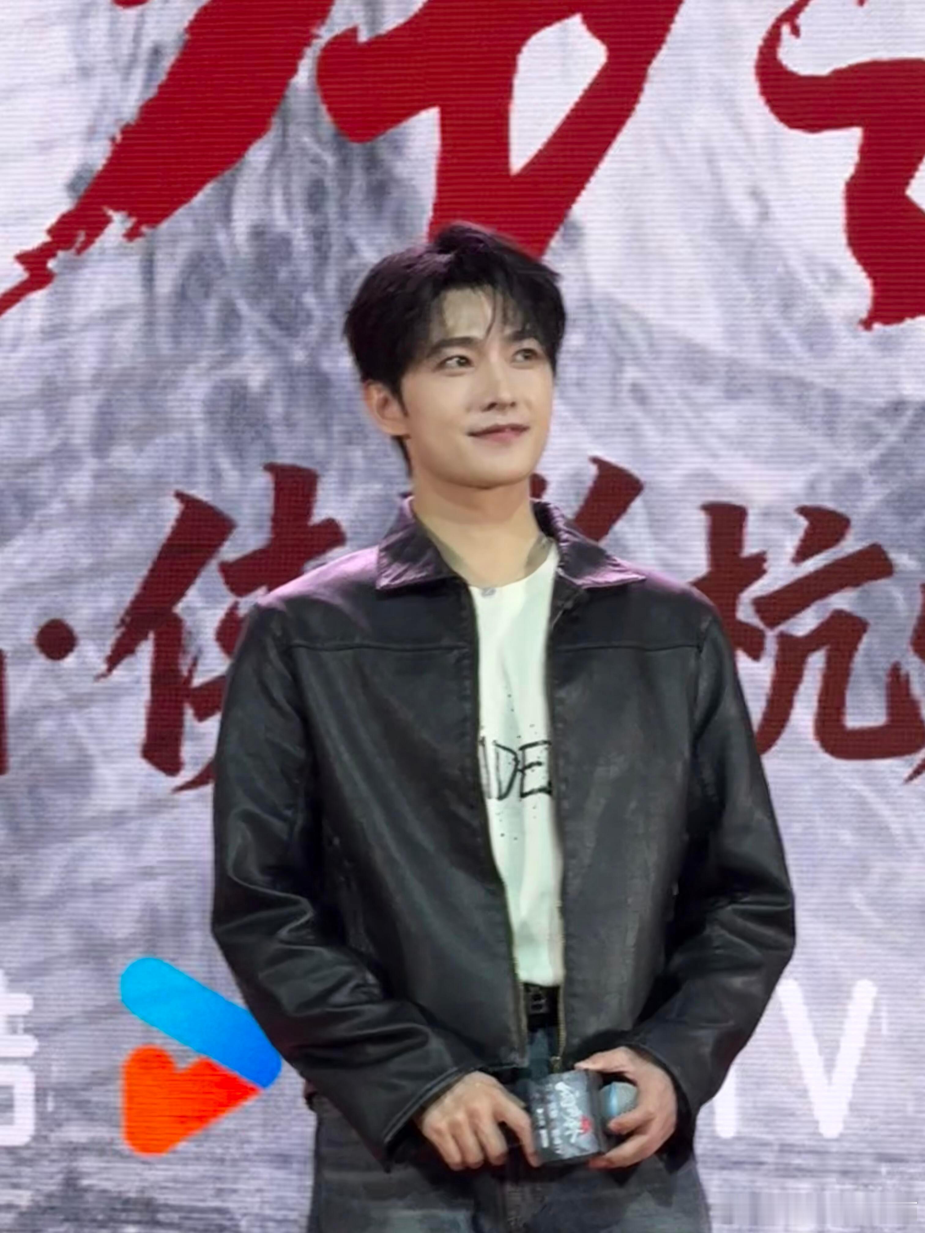 杨洋说雨霖铃是颠覆想象的武侠雨霖铃全员10秒还原侠气合影电视剧雨霖铃 线下活动现