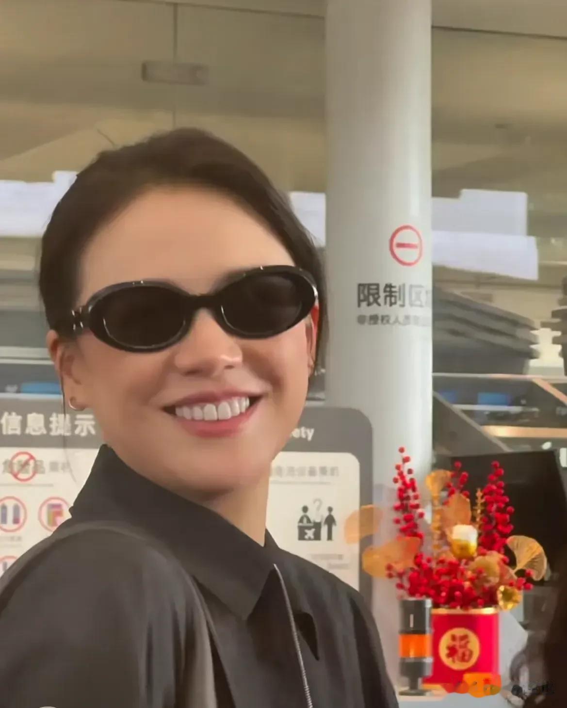 路人镜头下的马思纯，马思纯虽然不是那种很漂亮、一眼就让人觉得很惊艳的演员，但她非
