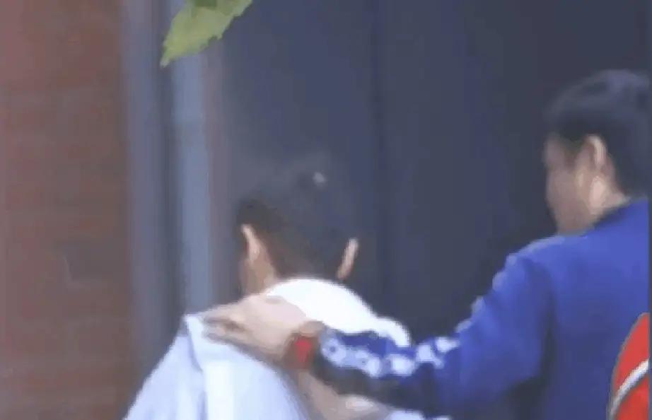 今日份在北京和教练队友一起上训的新鲜莎莎
北京大满贯，今天莎莎在首钢园上训的第一