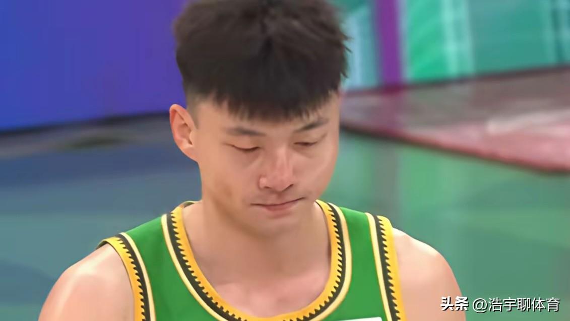 鄢手骐，辽篮首席背锅侠，很多时候手帝确实挺憋屈。
不知道什么时候开始，辽篮29岁