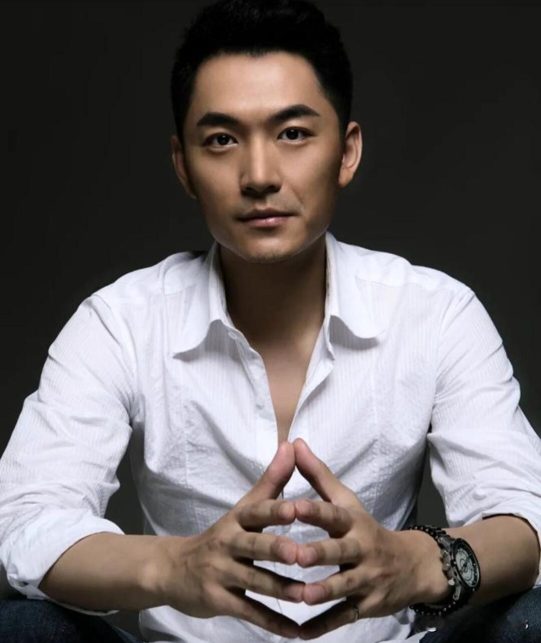 这个男演员颜值不输黄晓明，演技比佟大为和黄晓明好，但他始终红不起来，出道20多年