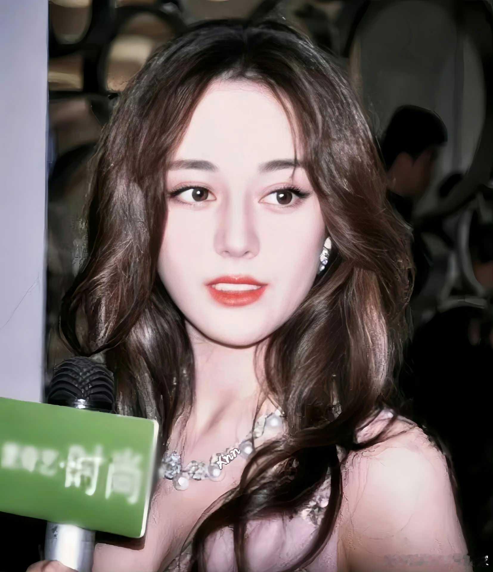 迪丽热巴迪丽热巴0603生日快乐 dlrb 今天星期巴 dlrb 迪丽热巴“看到
