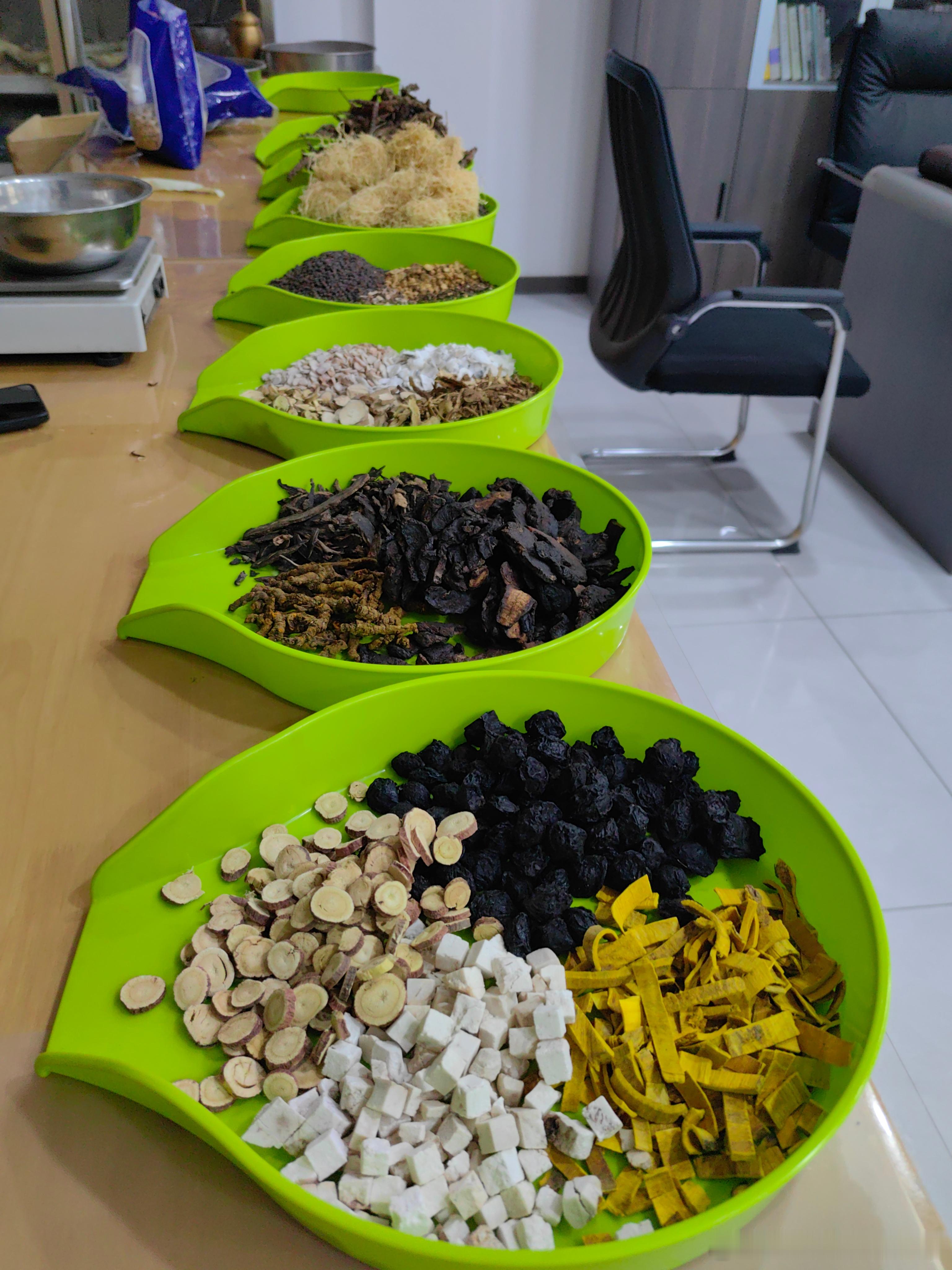 熬完这最后一个方，农历2025年的工作正式告一段落。这一年，在奔波中坚守，在平凡