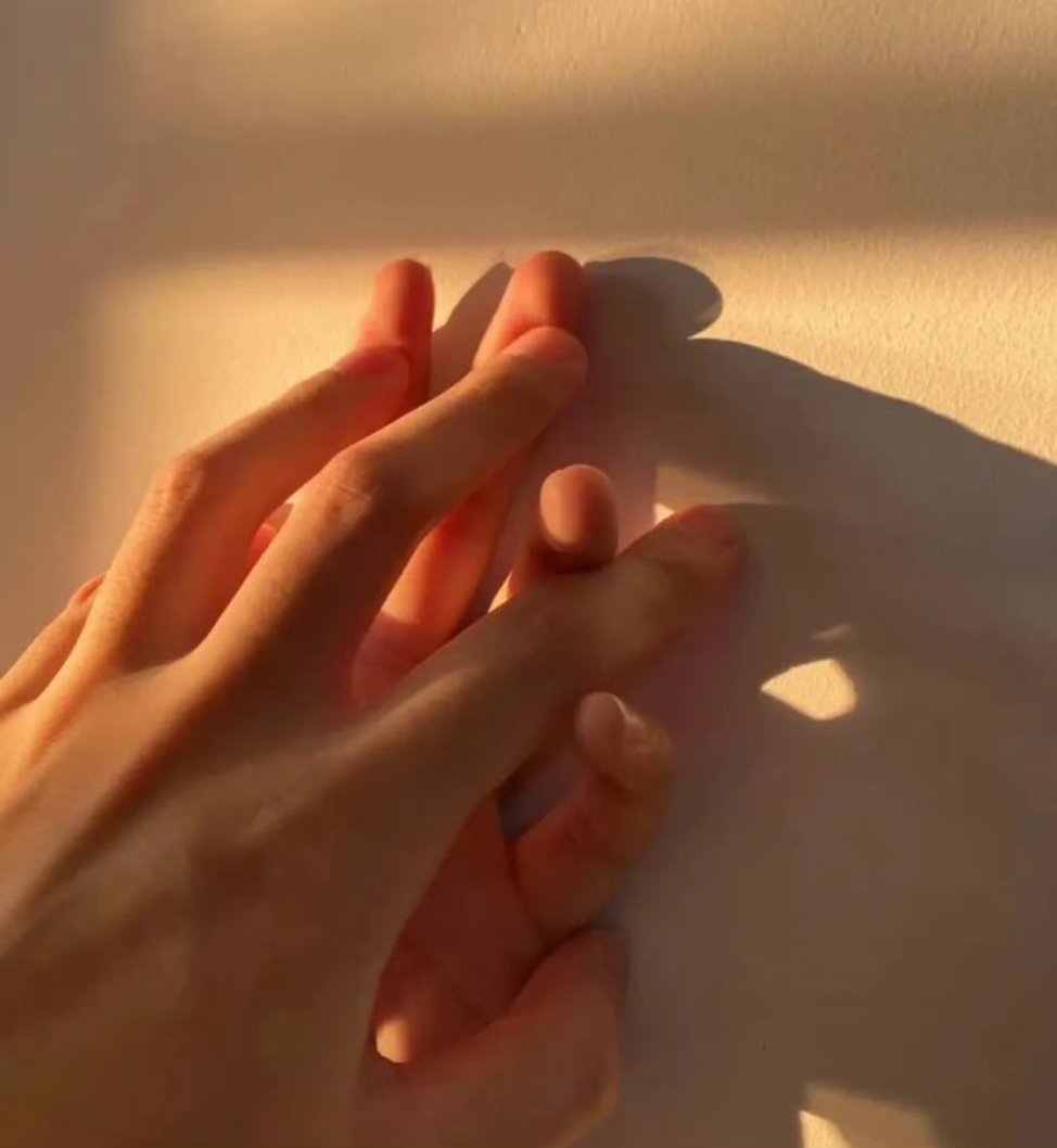 当男生问你在干嘛 这样回复让他对你越来越上头（建议收藏）1. 我在想用多少度的水