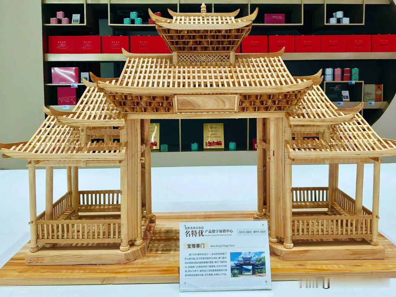 奇特的木质建筑物 

路过龙胜各族自治县，发现了许多奇特的建筑物图片。这应该算是